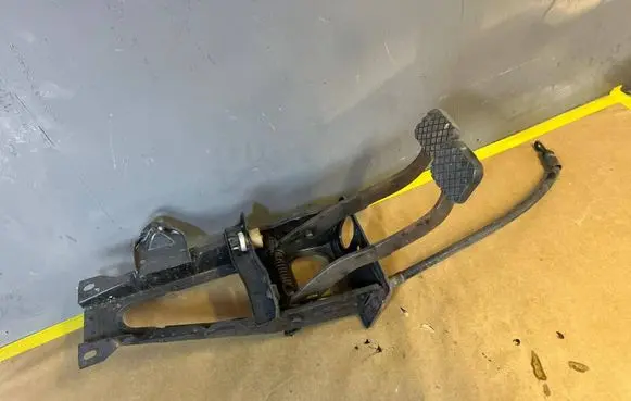 Opel Commodore A Pedal assembly 