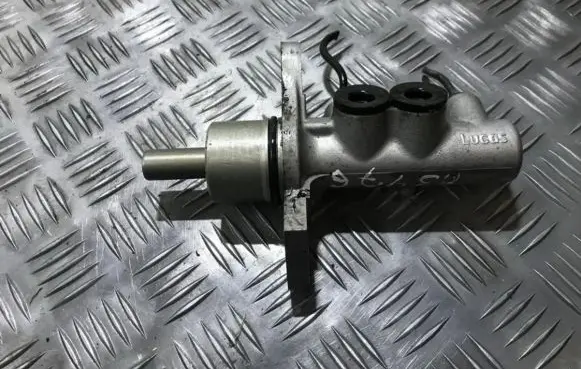 Audi A4 S4 B5 8D Master brake cylinder