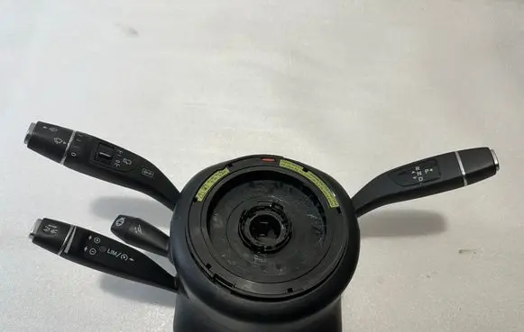 Wiper turn signal indicator stalk/switch