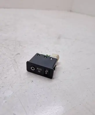 BMW 7 F01 F02 F03 F04 AUX in-socket connector 9129652