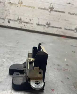 Volkswagen PASSAT B6 Tailgate lock latch 1K6827505E