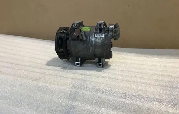 Volvo XC70 Air conditioning (A/C) compressor (pump) P8684287