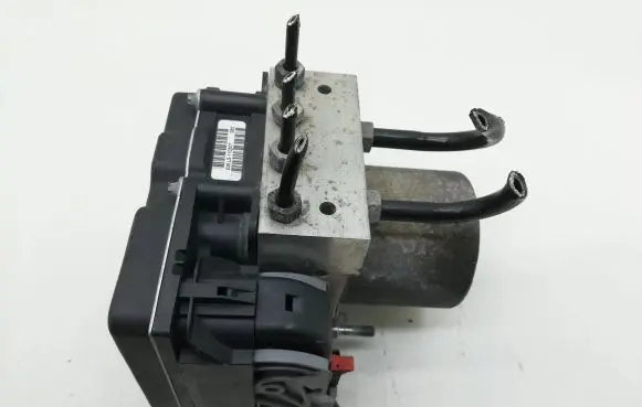 Volkswagen PASSAT B7 ABS Pump 8E0910517H014