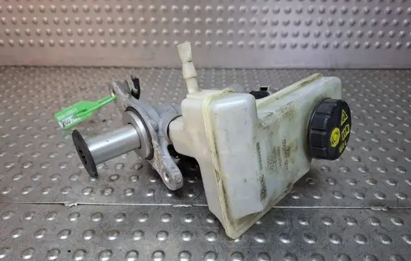 Volkswagen Golf VII Master brake cylinder S18031058 5Q1611301