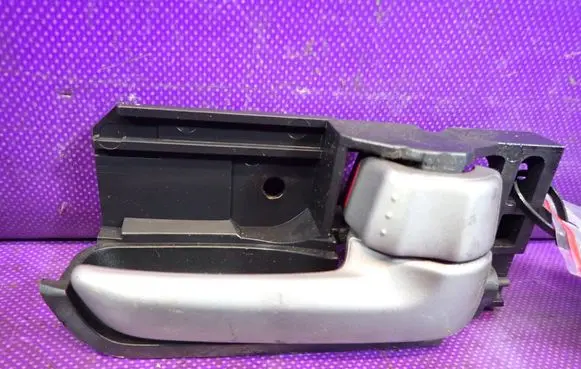 Suzuki Swift I Front door interior handle 