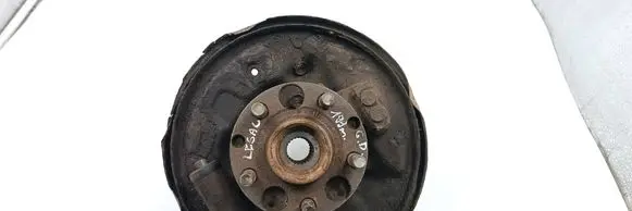Rear wheel hub