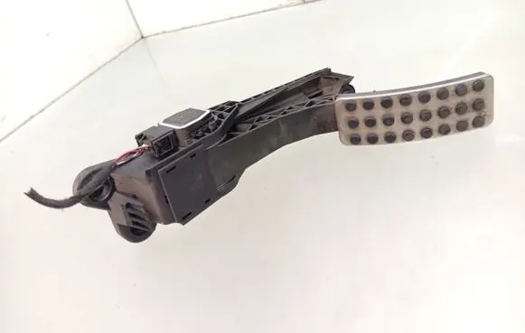 Mercedes-Benz R W251 Accelerator throttle pedal A1643000104 ZGS007 0109