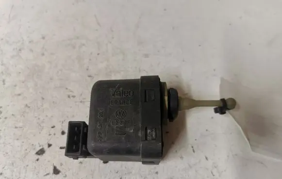 Headlight level adjustment motor