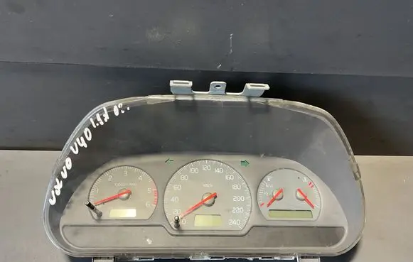 Volvo S40, V40 Speedometer (instrument cluster) 30889706 SW30887756