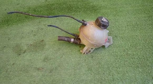 Citroen DS7 Crossback Coolant expansion tank/reservoir 