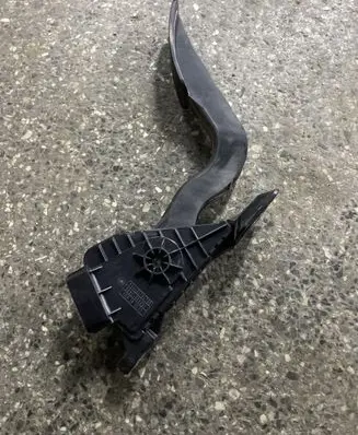 Mazda 3 II Accelerator throttle pedal CC3041600