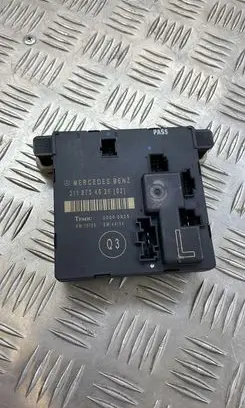 Mercedes-Benz E W211 Door control unit/module 2118704026