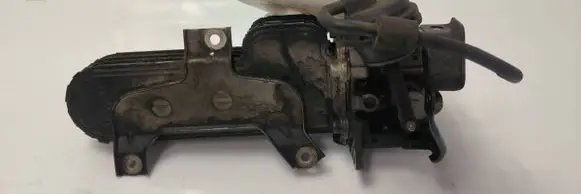 Volkswagen Touran I Other engine bay part 03G131063E