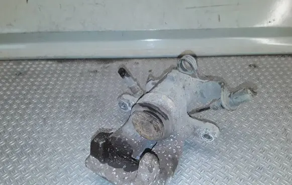 Opel Meriva B Rear brake caliper