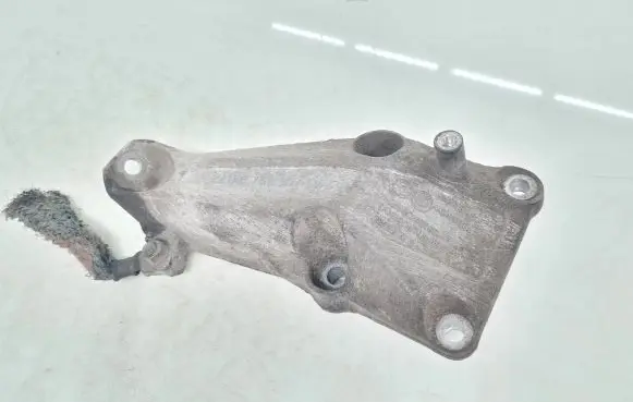 BMW 1 E81 E87 Engine mounting bracket 22116760307 6760307