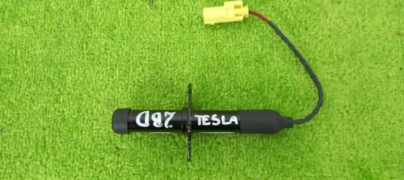 Tesla Model 3 Engine bonnet/hood lock/latch loop/hook 1735702-00-B