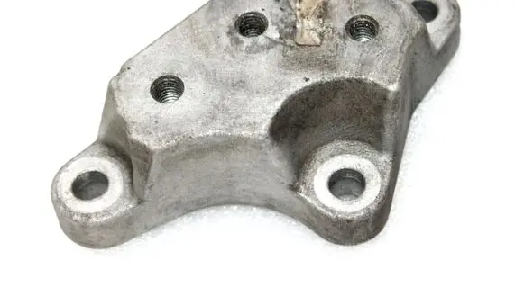 Alfa Romeo Giulietta Engine mounting bracket 50509396 0390243019