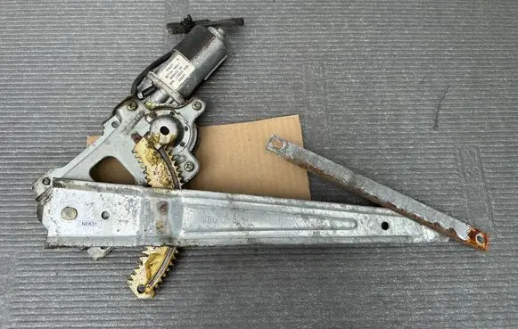 Nissan Patrol Y61 Rear door window regulator with motor 82730VB011 82720VB010