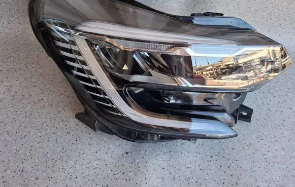 Renault Captur II Headlight/headlamp 260104525R 01393032 1EX2474