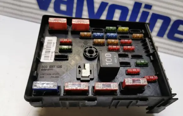 Volkswagen PASSAT B6 Fuse module 3C0937125 63592777
