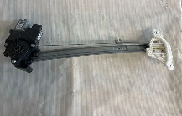 Hyundai i20 (BC3 BI3) Front door window regulator with motor 82450Q0010 11300712110377