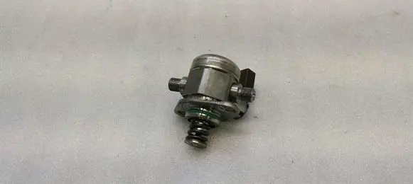 Mercedes-Benz E W238 Fuel injection high pressure pump A2560701100