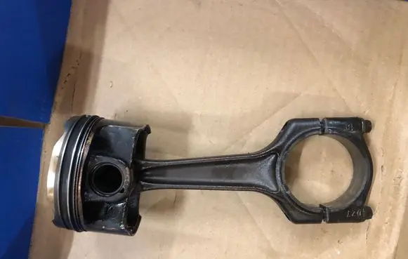 BMW 5 G30 G31 Piston with connecting rod OM8654480