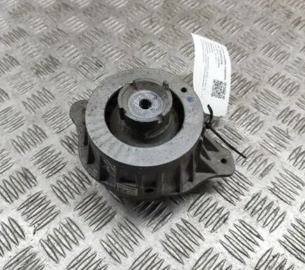 Engine mount bracket