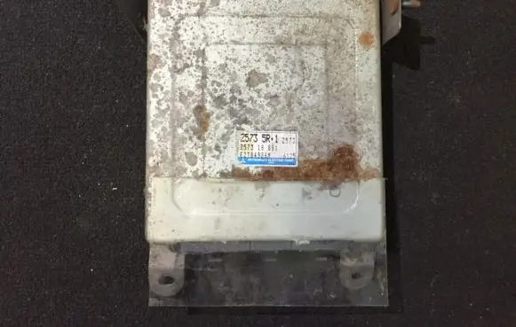 Mazda 323 F Engine control unit/module z57318881 e2t84986m