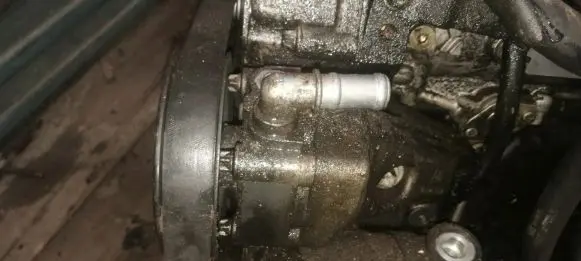 Opel Vectra B Power steering pump 90528666