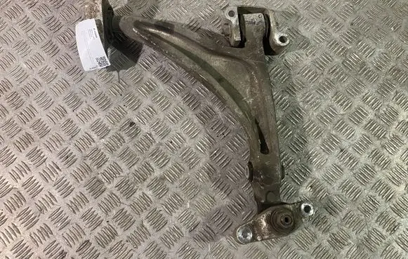 Volvo XC90 Front lower control arm/wishbone