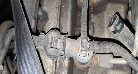 KIA Cerato Fuel injector 0445110223 338002A100