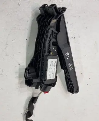 Volkswagen PASSAT B7 USA Accelerator throttle pedal 1K1723503AR