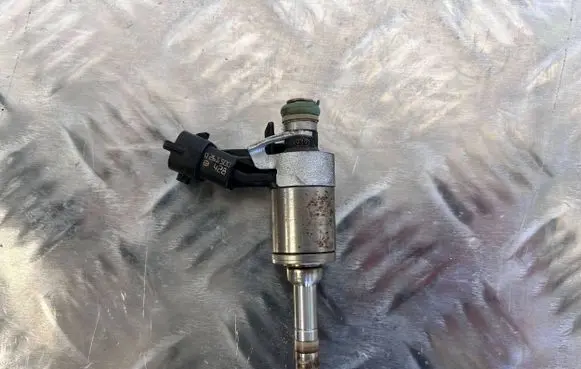 Maserati Levante Fuel injector 0261500