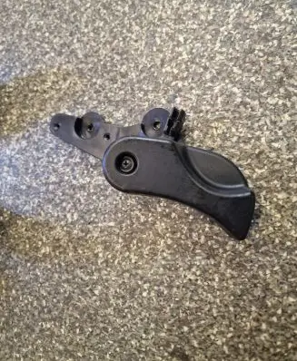 Engine bonnet (hood) release handle