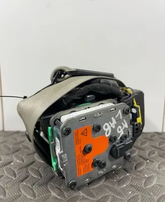 Audi A5 8T 8F Front seatbelt 3063561