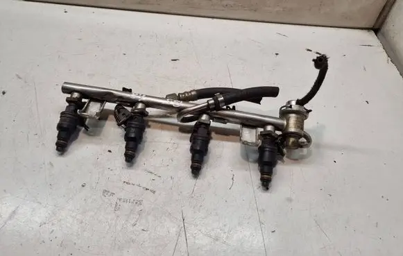 Volkswagen PASSAT B5 Fuel injectors set 058133681C