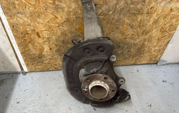 BMW 5 GT F07 Front wheel hub