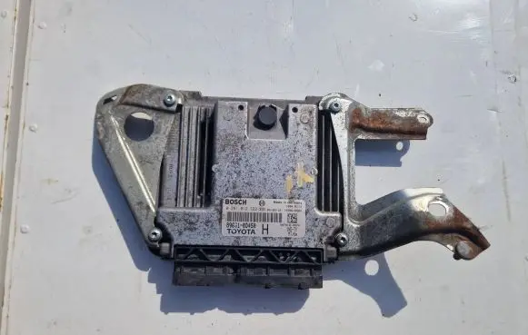 Toyota Yaris Engine control unit/module 0281012322