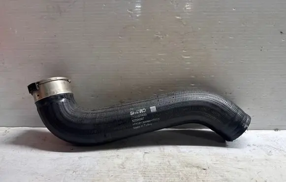 Volvo XC40 Intercooler hose/pipe 32224397