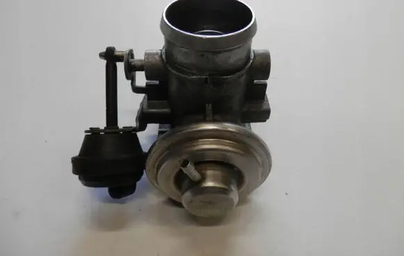 Volkswagen II LT EGR valve 074129637B