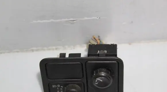 Nissan Almera N16 Light switch