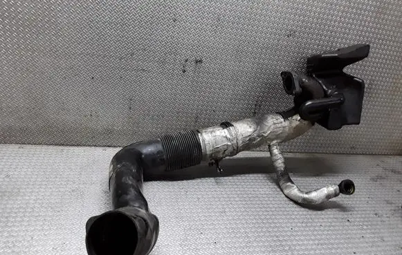 Volvo V50 Air intake duct part 3M519A673HF