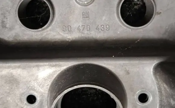 Opel Astra F Rocker cam cover 90470439