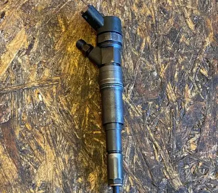 BMW 5 E39 Fuel injector 0445110084