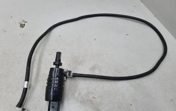 BMW i3 Windscreen/windshield washer pump 67127388349 7361536 737558701
