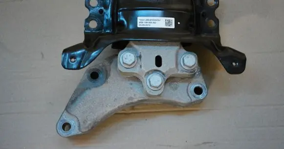 Volkswagen Golf VII Gearbox mount 5Q0199555AD