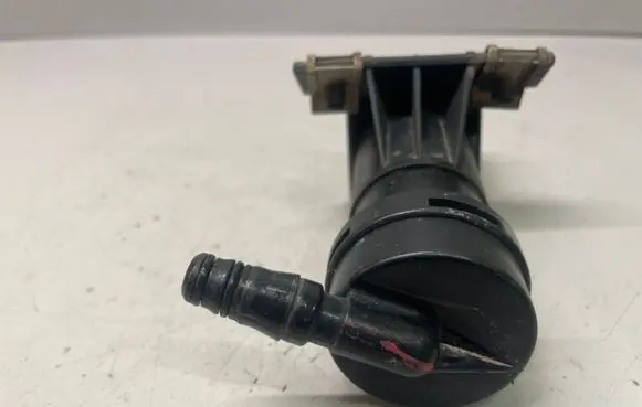 Toyota Corolla E120 E130 Headlight washer spray nozzle 30132