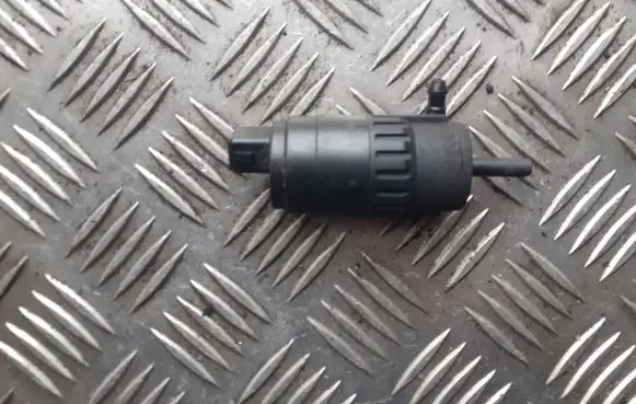 Peugeot Boxer Windscreen/windshield washer pump D283252