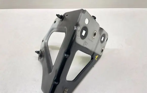 Audi A6 S6 C6 4F Fender mounting bracket 4F0821136A